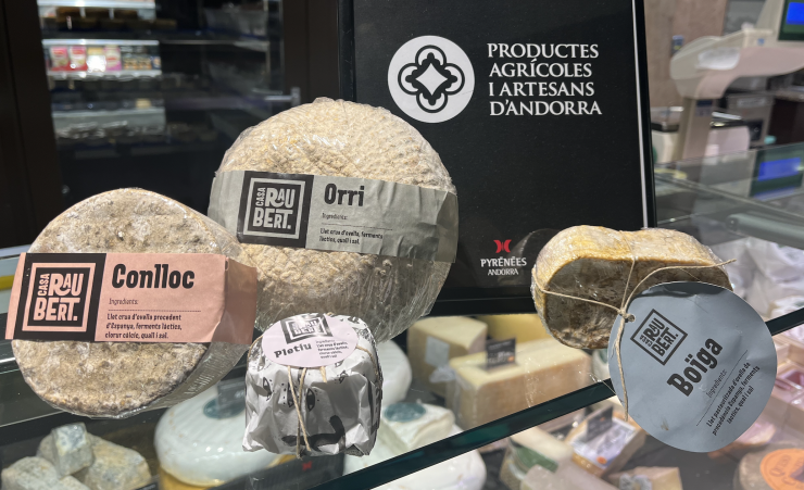 Casa Raubert elabora formatges de pastor amb llet d'ovella i vaca